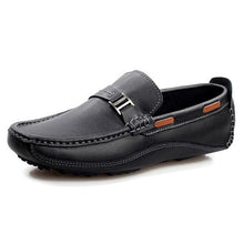 Load image into Gallery viewer, Tangnest Brand New Fashion Men Flats Soft Genuine Leather Loafers Man Casual Driving Shoes Solid Metal Boat Shoes Man XMR2523