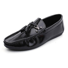 Load image into Gallery viewer, Tangesnt Fashion Tassel Men&#39;s PU Leather Loafers Casual Patent Leather Comfortable Flats Men Metal Decoration Moccasins XMR2909