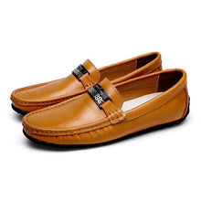 Load image into Gallery viewer, Tangnest NEW Autumn Men&#39;s Cow Leather Loafers Metal Decoration Slip-on Flats Men Driving Shoes Moccasins Size 38~47 XMR2979