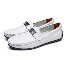 Load image into Gallery viewer, Tangnest NEW Autumn Men&#39;s Cow Leather Loafers Metal Decoration Slip-on Flats Men Driving Shoes Moccasins Size 38~47 XMR2979